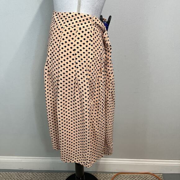 Talbots Skirt size 12 Peach Black Diamonds Knee Pleated Modest Career Church - Picture 7 of 9